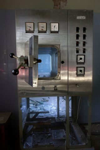 Illustration for article titled The Decaying Remains of Abandoned Hospitals